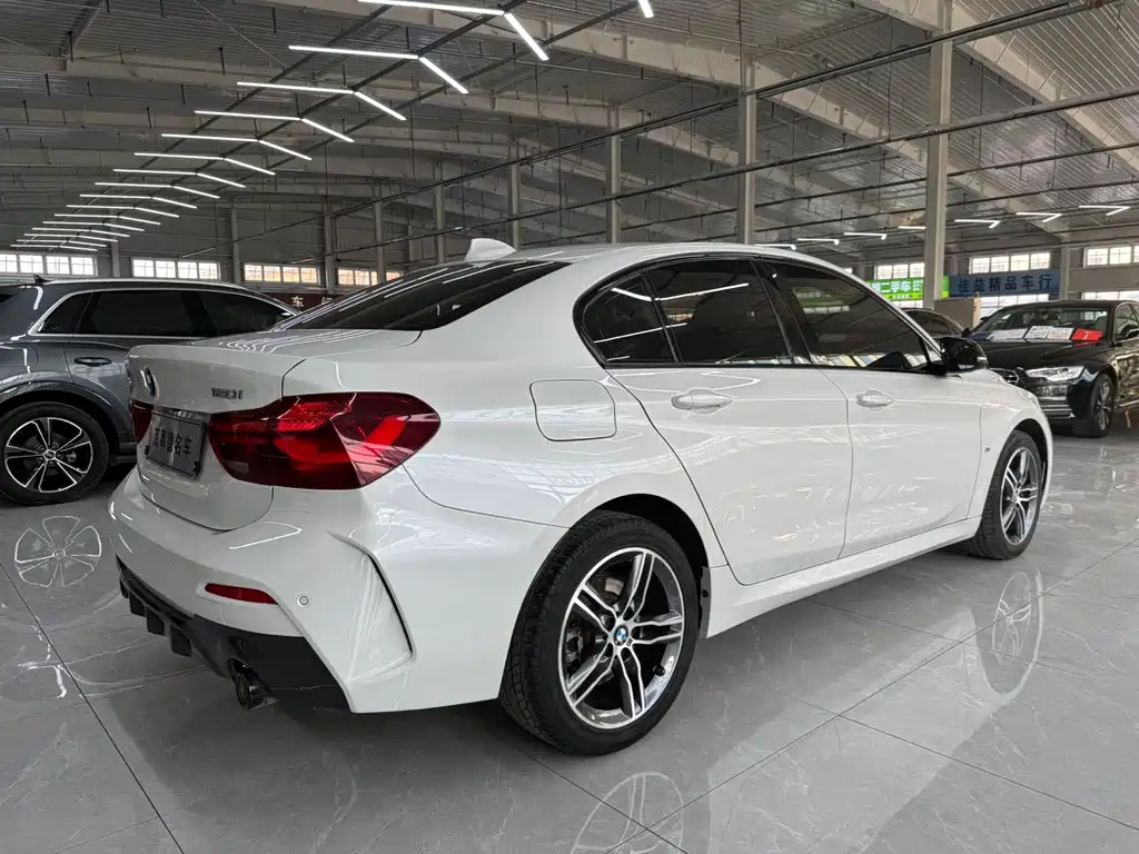 BMW 1 SERIES