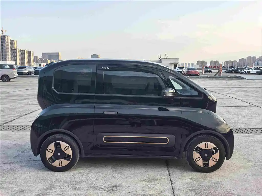 Baojun KiWi EV — миниатюра 3
