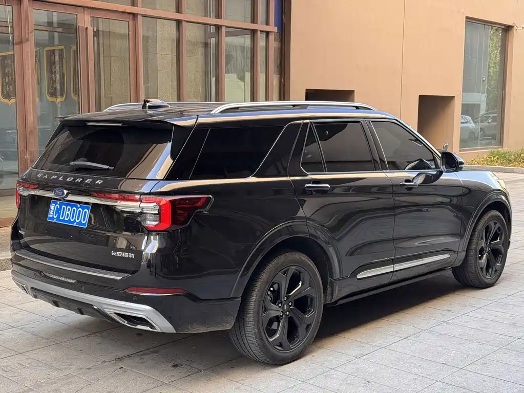 Ford Explorer — миниатюра 10