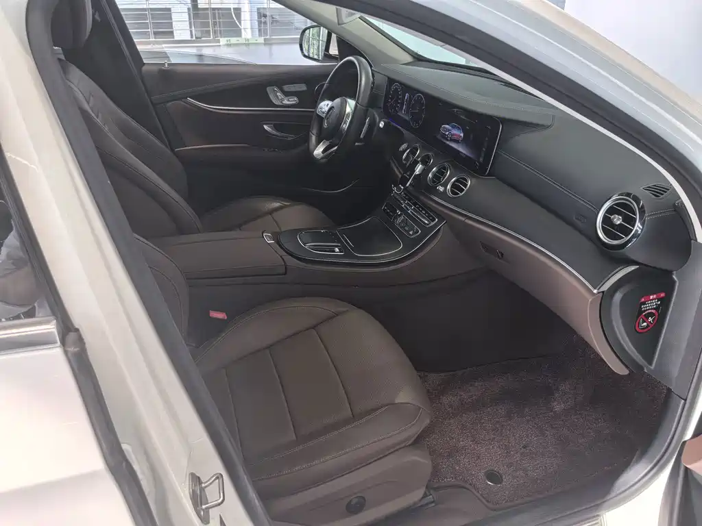 Mercedes-Benz E-Class — миниатюра 16