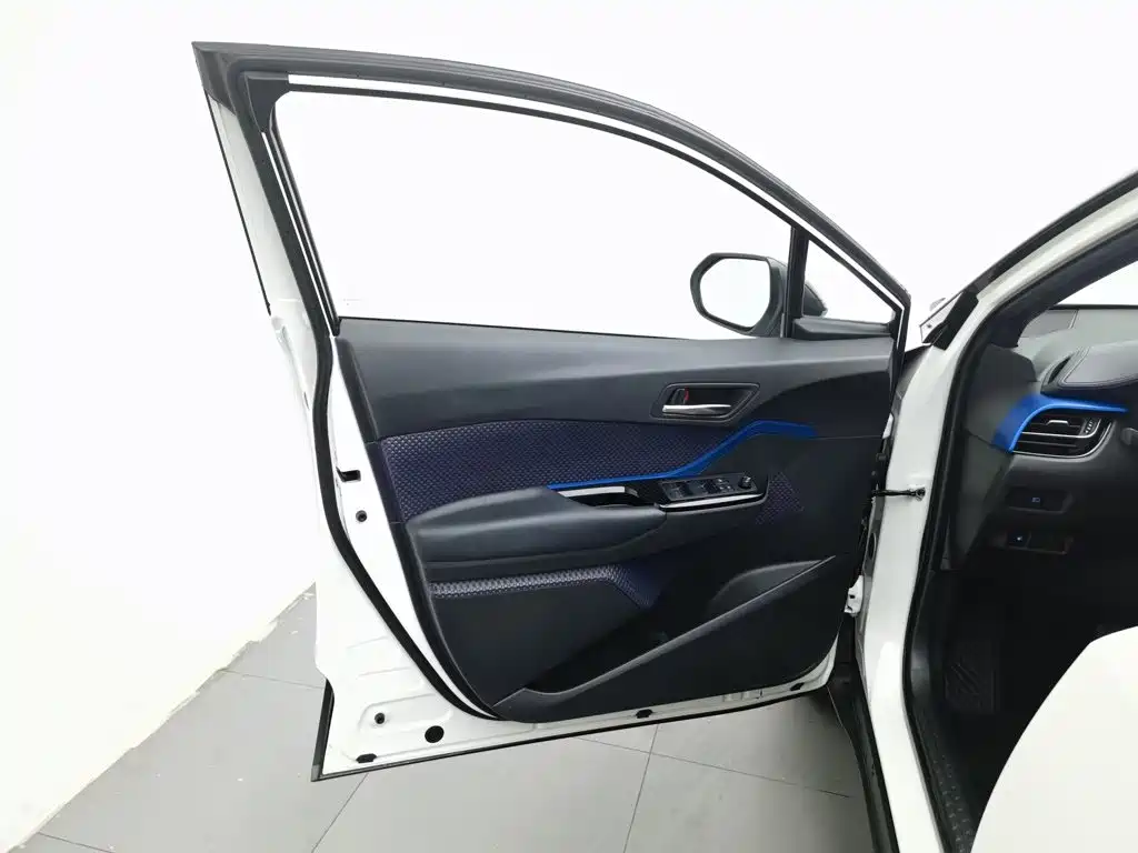 Toyota IZOA — миниатюра 8