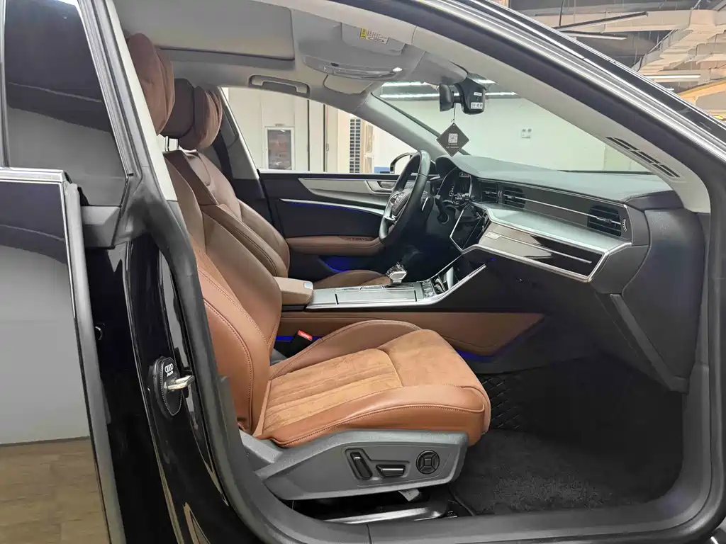 Audi A7L — миниатюра 25