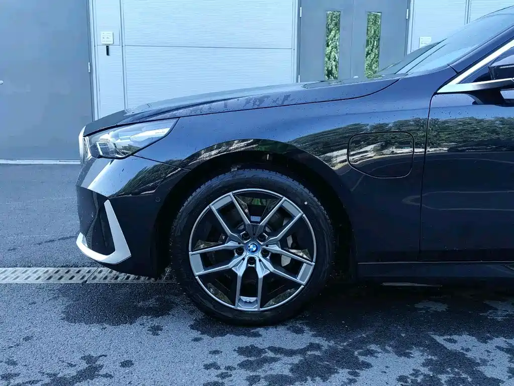 BMW i5 — миниатюра 5