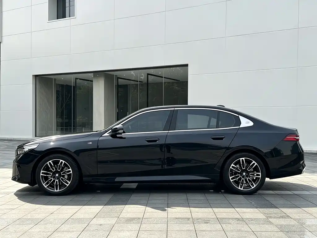BMW 5 Series 5 2025 530Li Lead M Sport