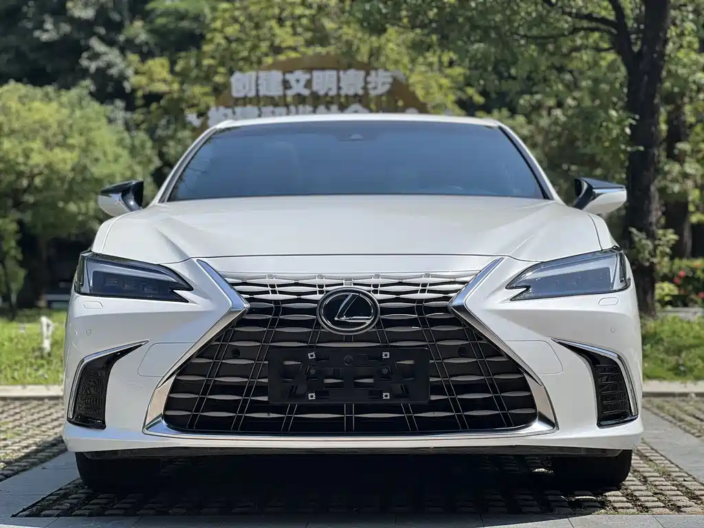 Lexus ES — миниатюра 2