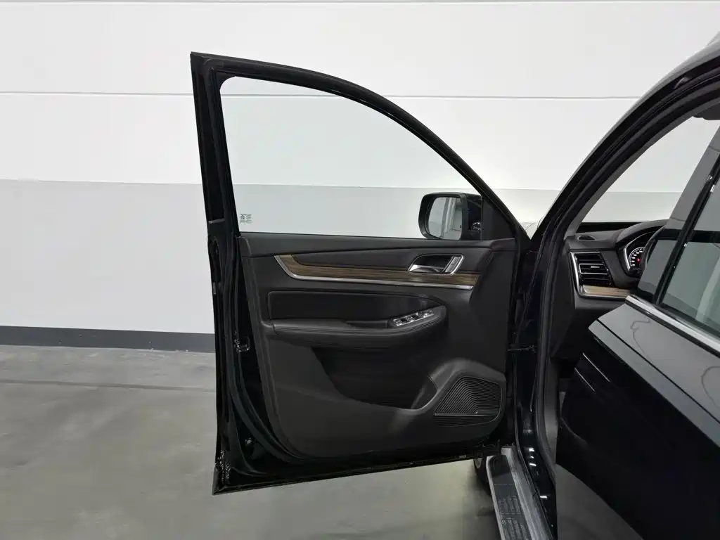 Roewe RX8 — миниатюра 8