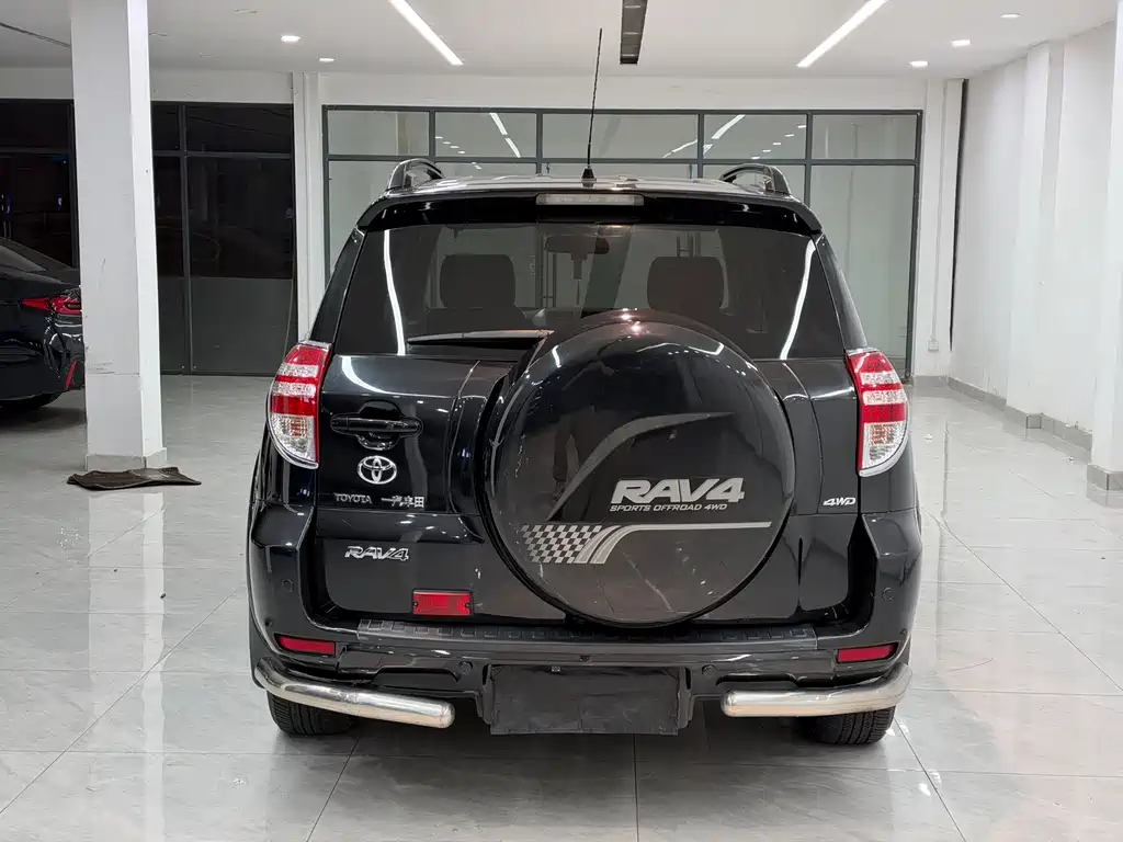 Toyota RAV4 — миниатюра 5