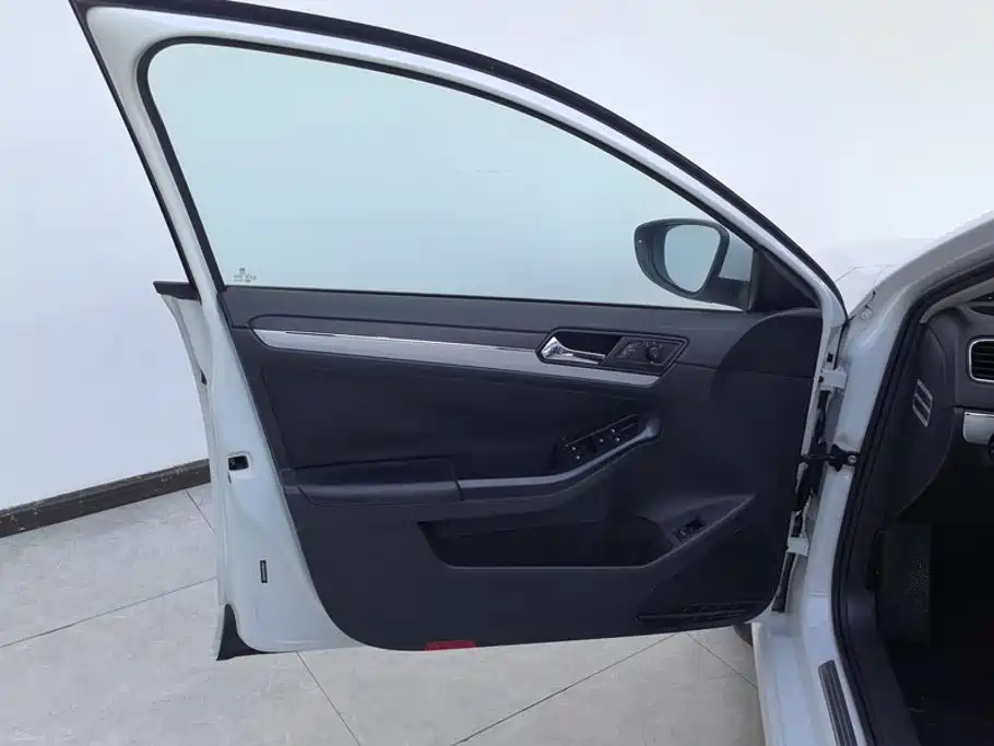 Volkswagen Sagitar — миниатюра 7