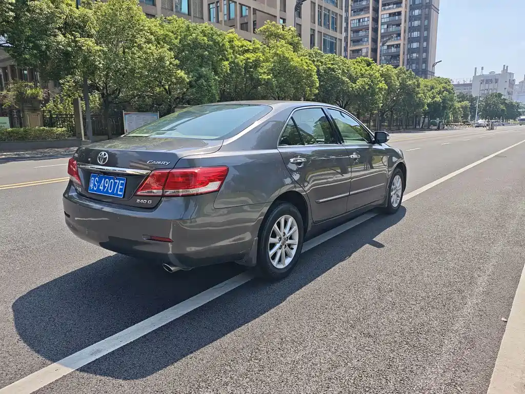 Toyota Camry — миниатюра 8