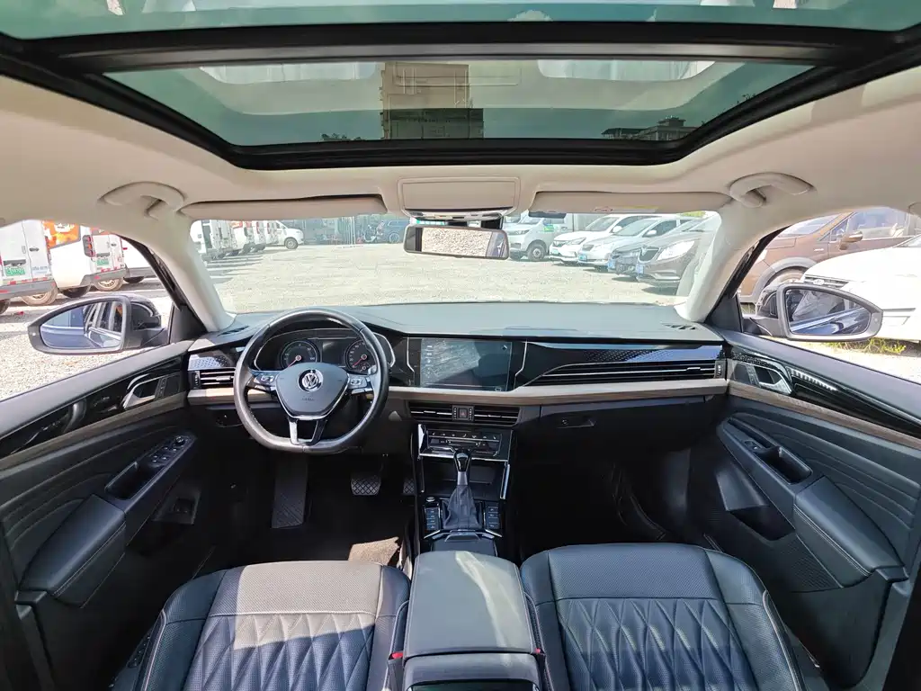 Volkswagen Passat PHEV — миниатюра 9
