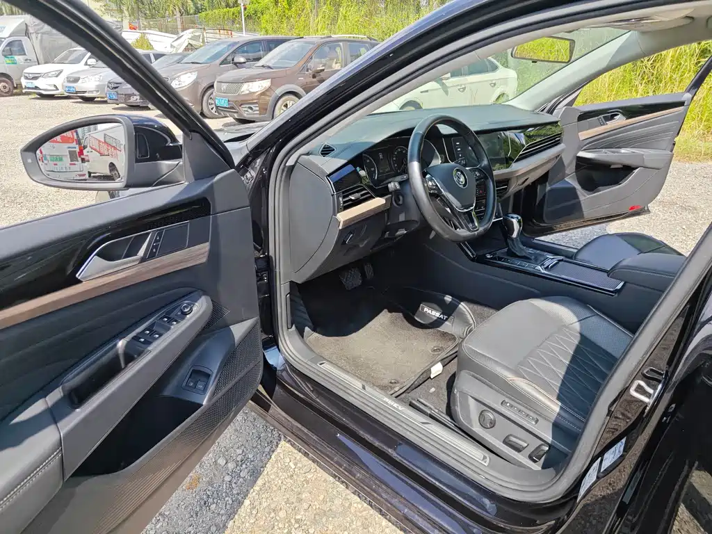 Volkswagen Passat PHEV — миниатюра 12
