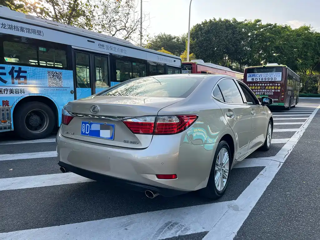 Lexus ES — миниатюра 6