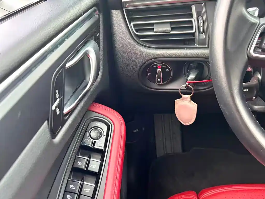 Porsche Macan — миниатюра 14