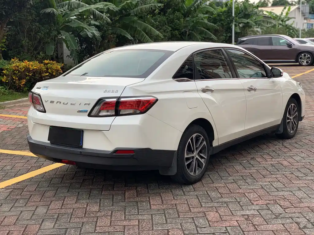 Venucia D60 — миниатюра 4