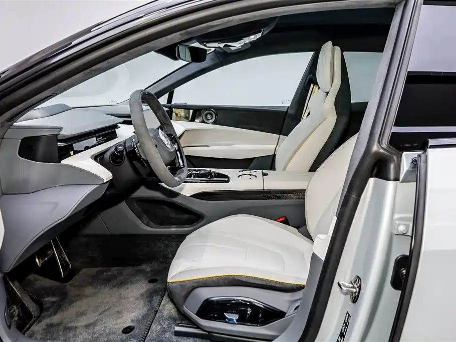 LOTUS SPORTS CAR EMEYA FLOWERS