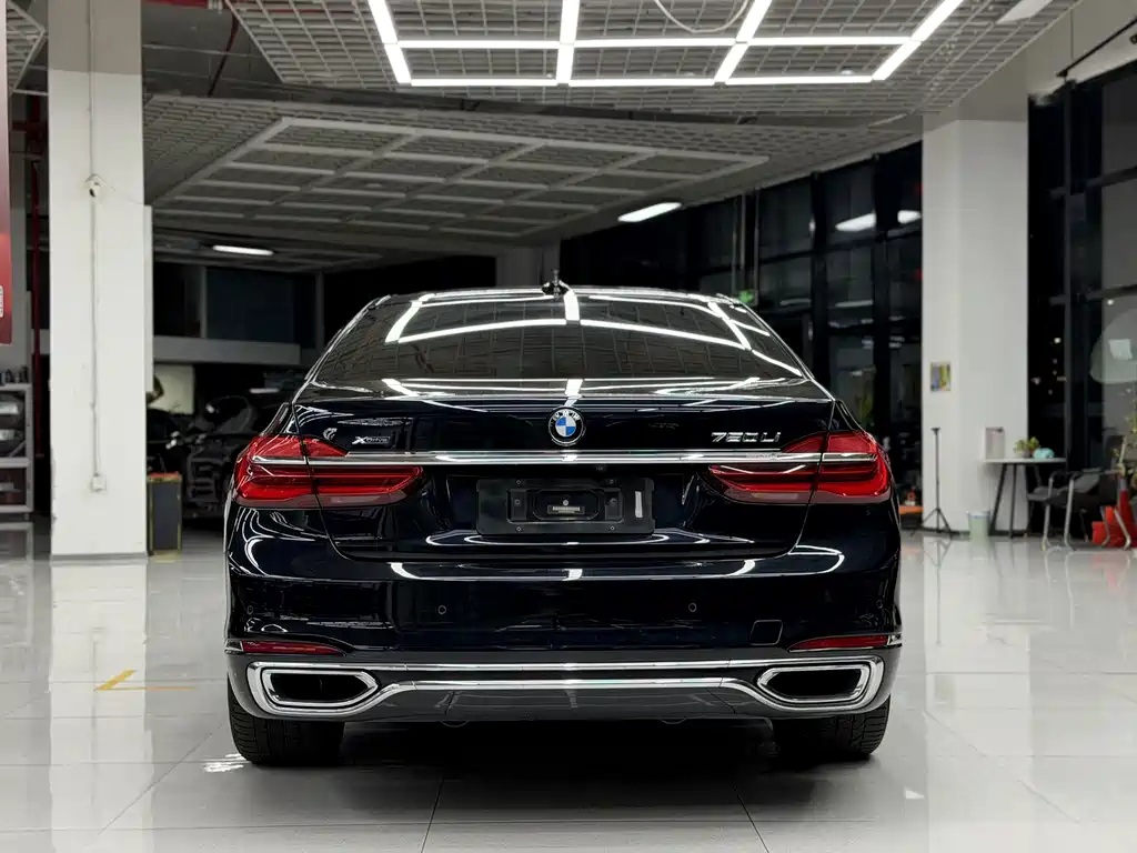 BMW 7 Series — миниатюра 5
