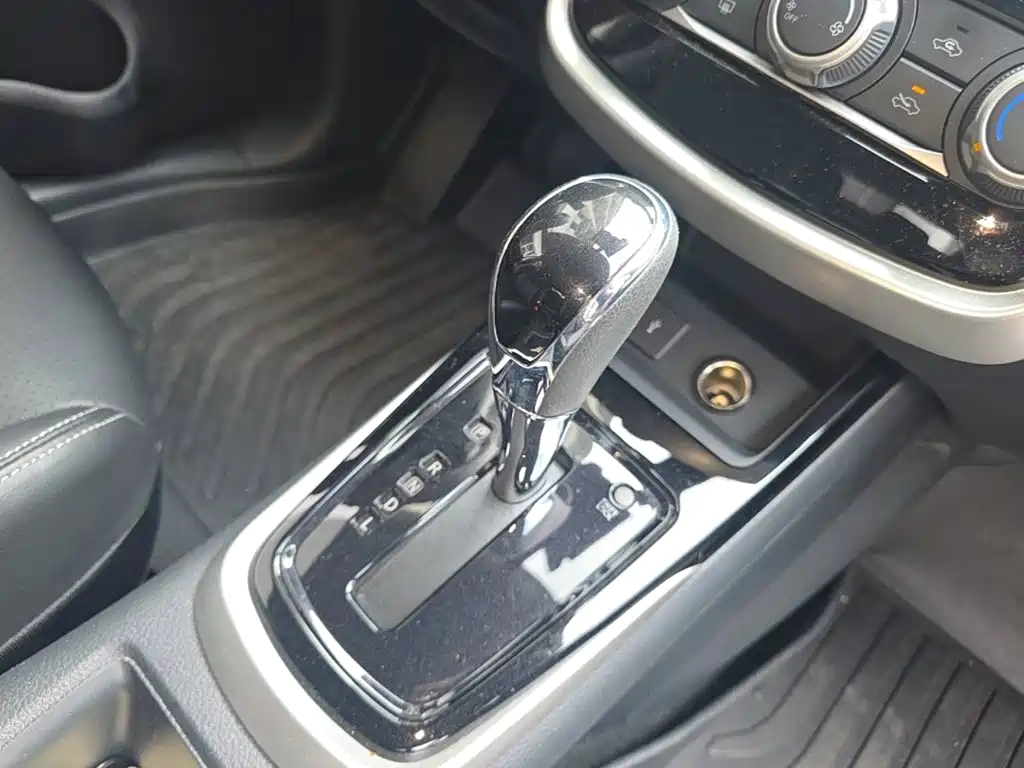 Nissan Tiida — миниатюра 14