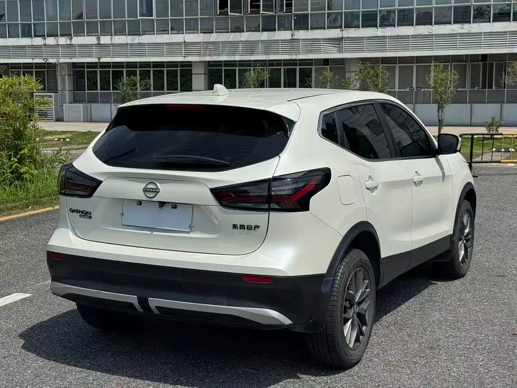 Nissan Qashqai — миниатюра 9