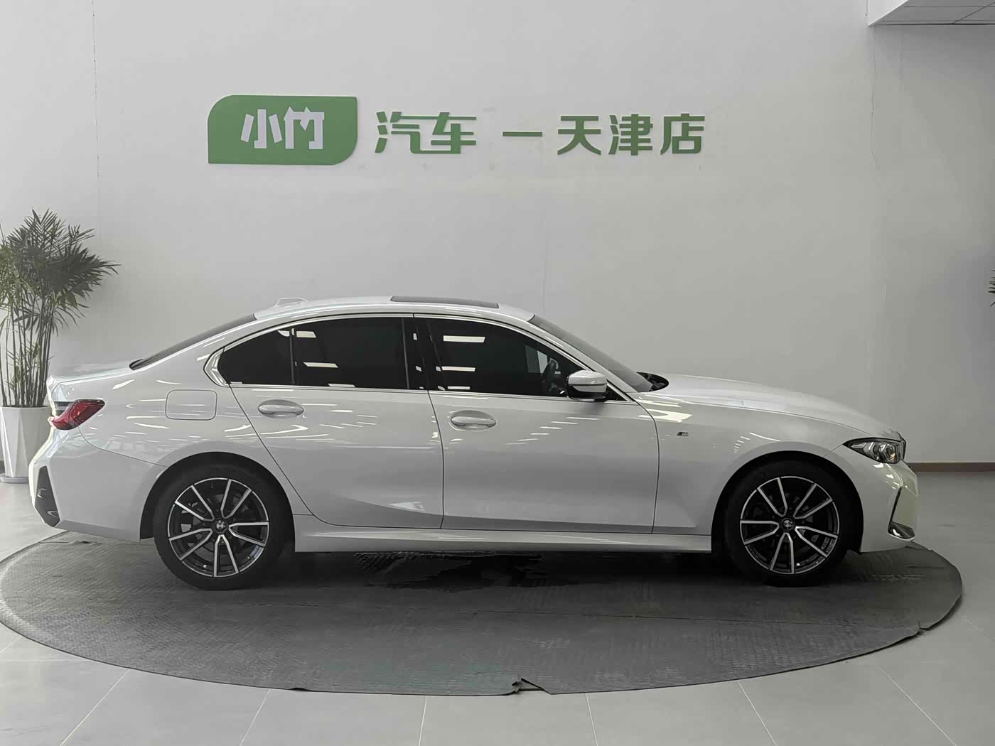 BMW 3 Series 2.0 л 2023 г. Белый, пробег 47000 км