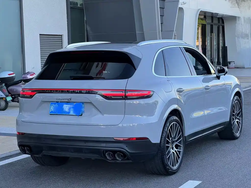 PORSCHE CAYENNE