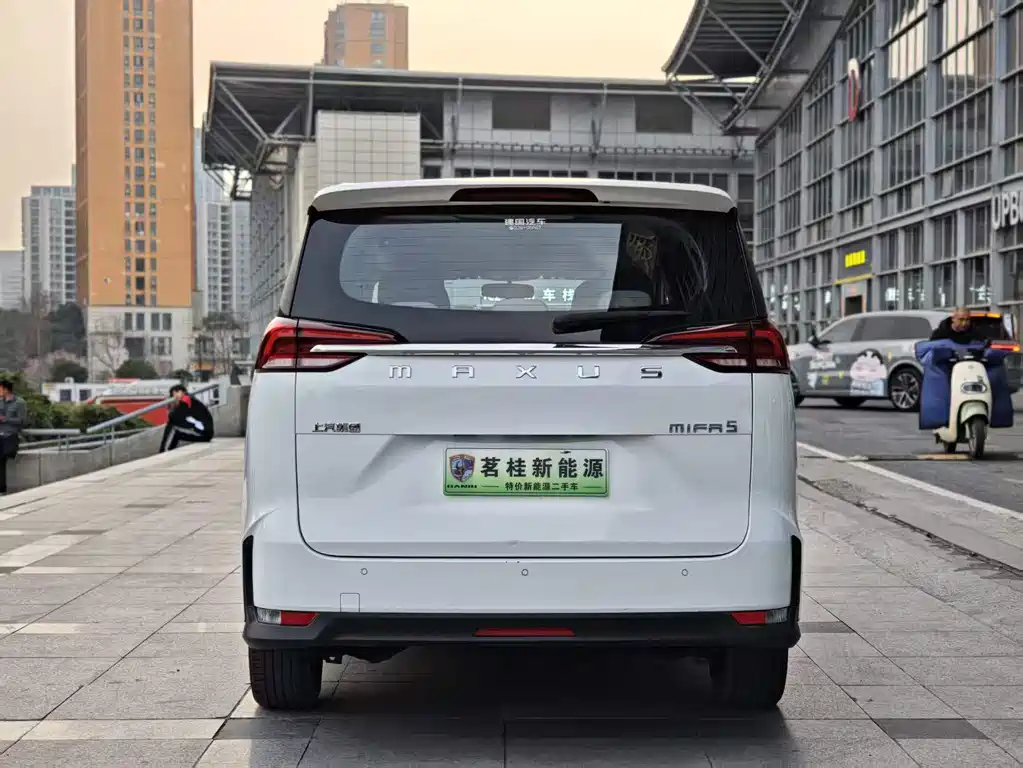 Maxus 5 2024 410KM Elite мест