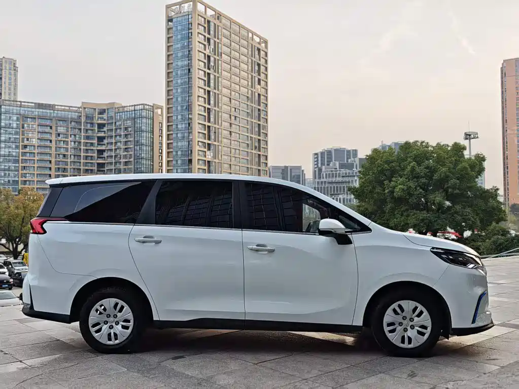Maxus 5 2024 410KM Elite мест