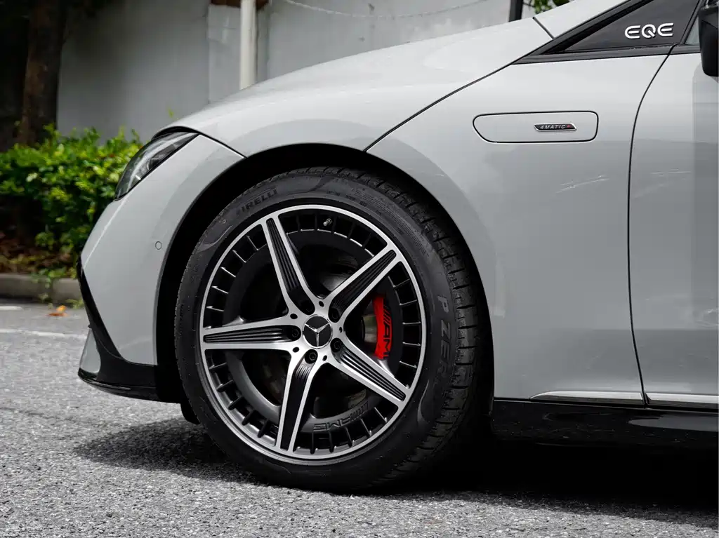 Mercedes-Benz EQE AMG — миниатюра 8
