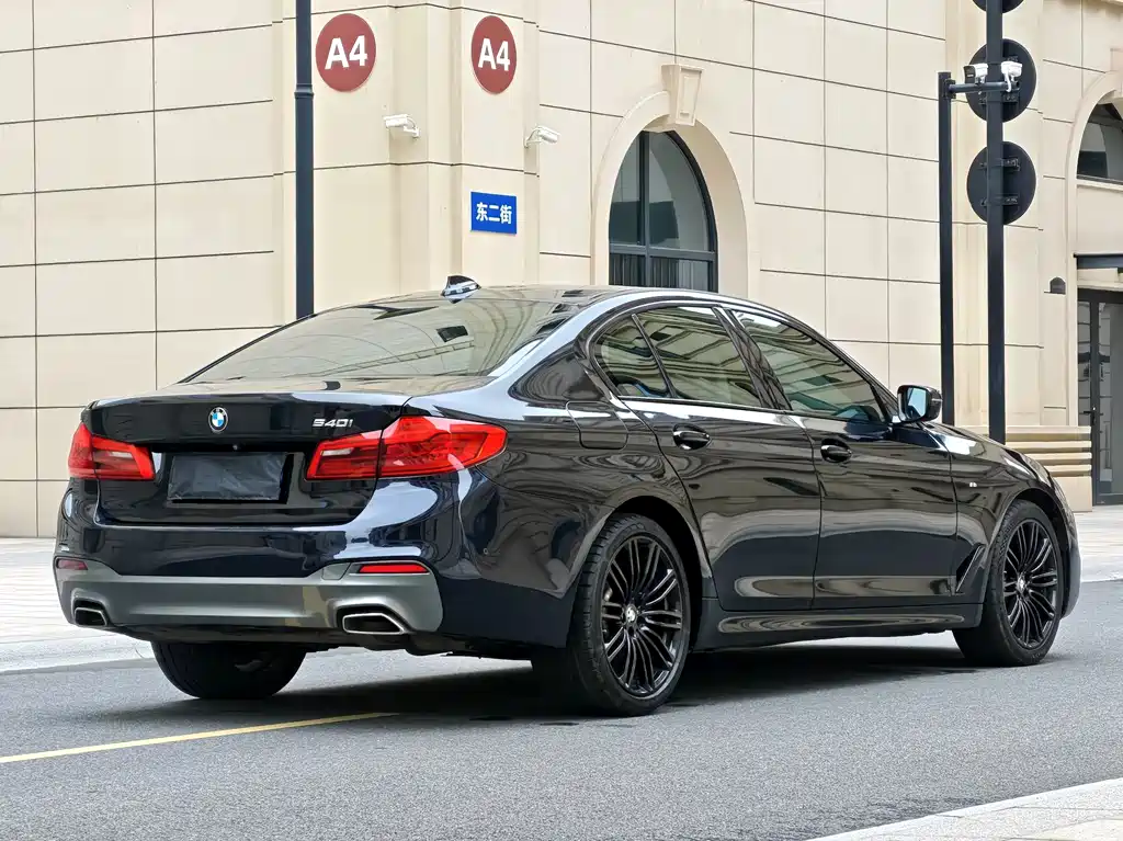 BMW 5 SERIES