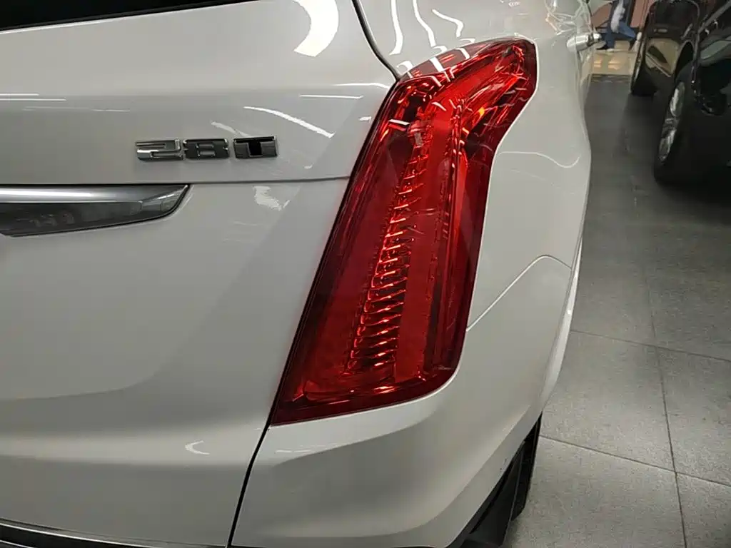 Cadillac XT5 — миниатюра 8