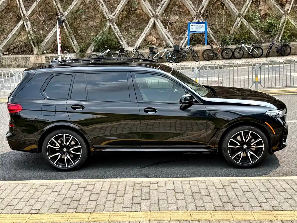 BMW X7 xDrive40i Premium Type M Sport Package, фото 4
