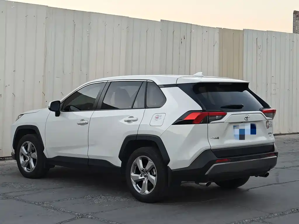 Toyota RAV4 — миниатюра 5