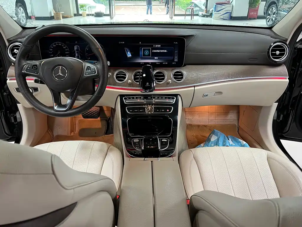 Mercedes-Benz E-Class — миниатюра 9