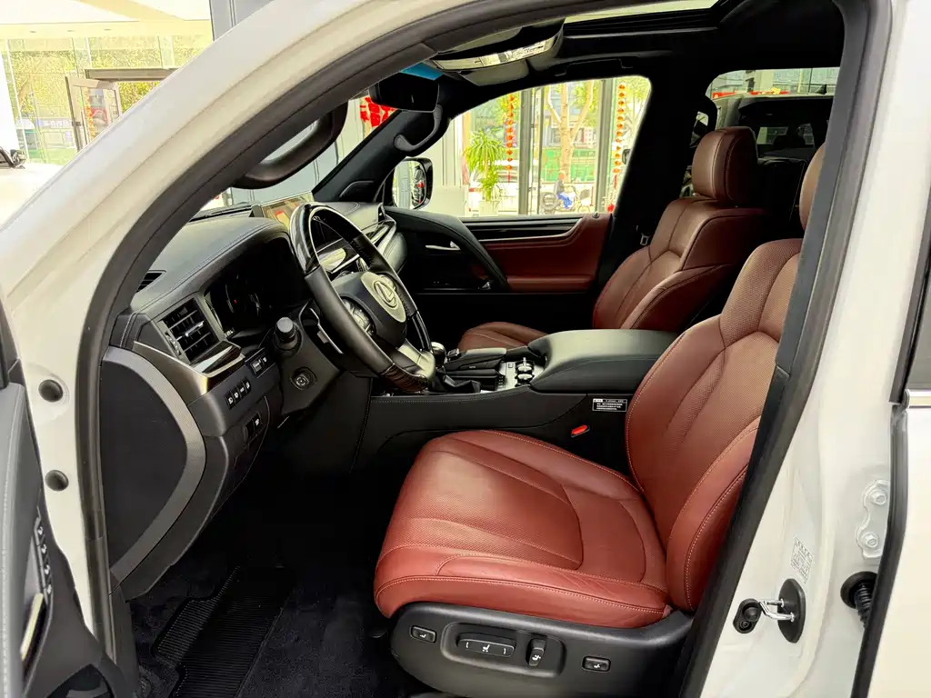 Lexus LX — миниатюра 4