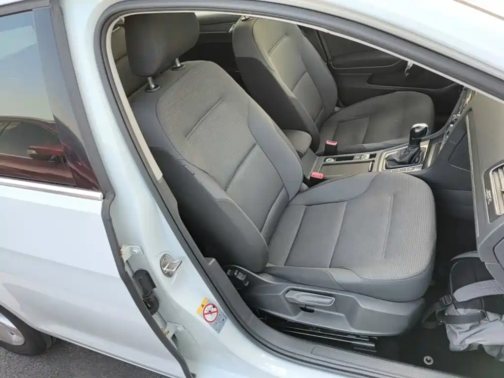 Volkswagen Golf — миниатюра 25