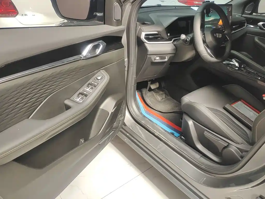 Geely Binyue — миниатюра 16