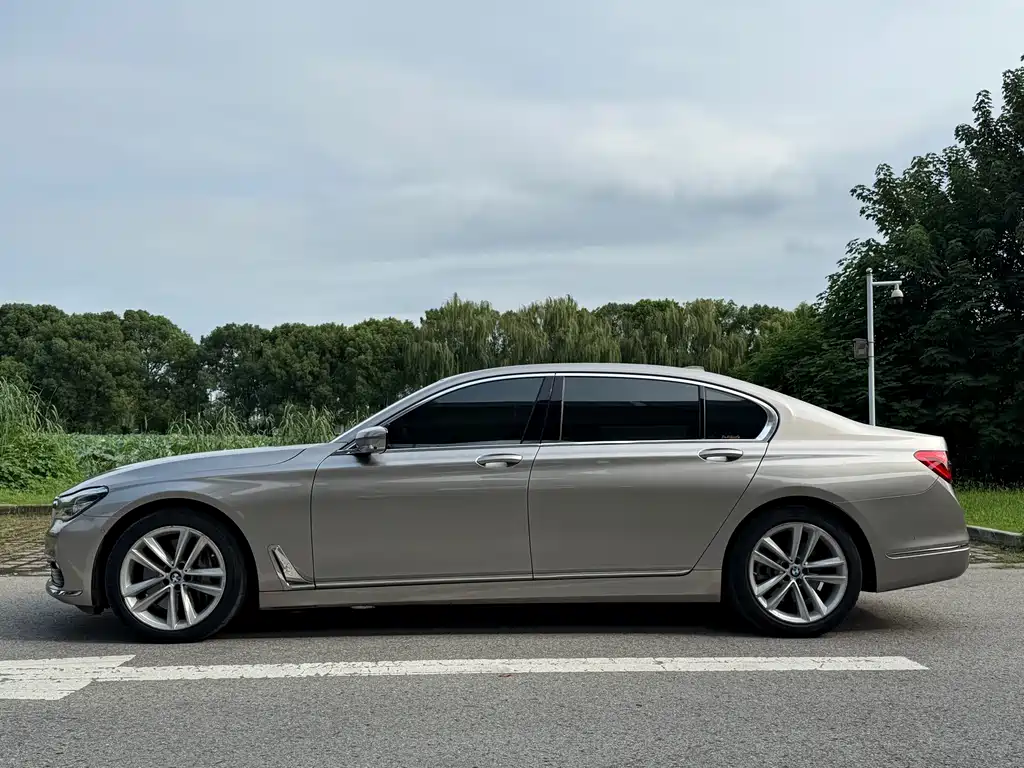 BMW 7 SERIES