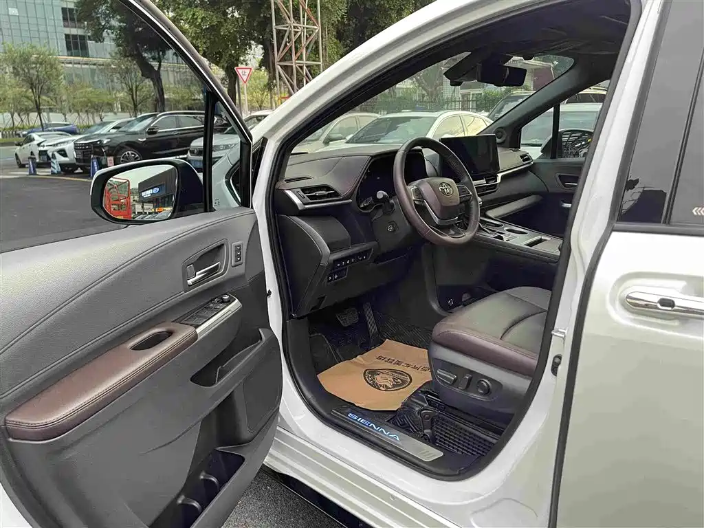 Toyota Sienna — миниатюра 10