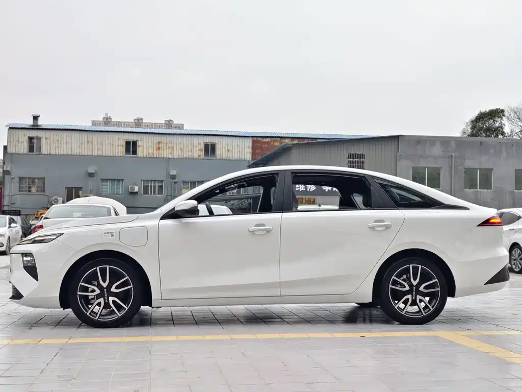 ROEWE D6