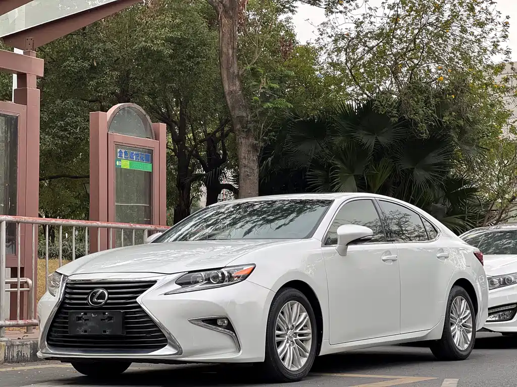 Lexus ES 2015