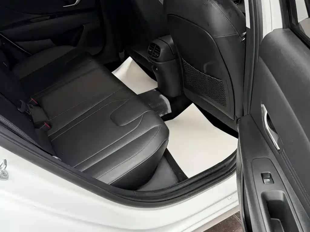 Hyundai Elantra — миниатюра 16