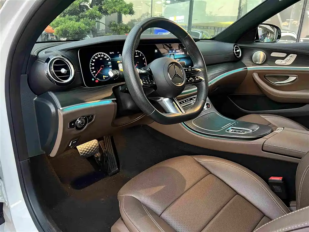 Mercedes-Benz E-Class — миниатюра 2