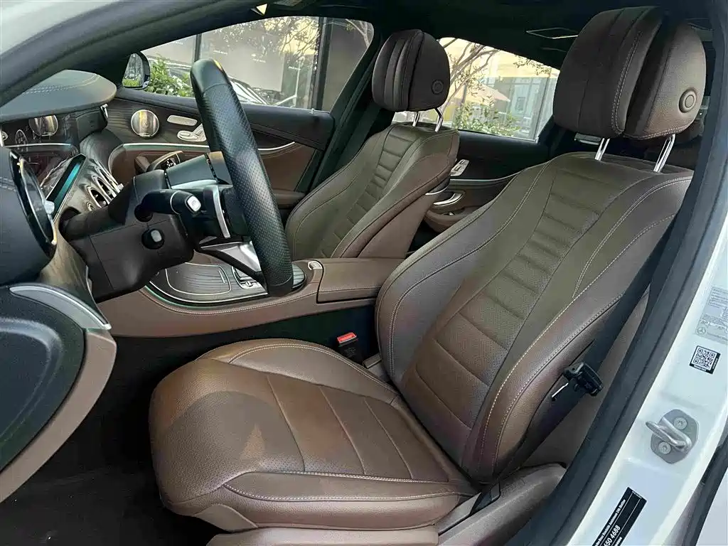 Mercedes-Benz E-Class — миниатюра 5