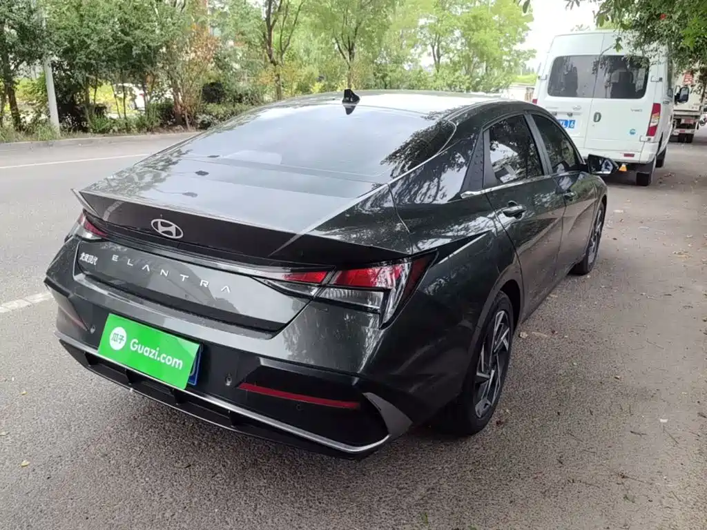 Hyundai Elantra — миниатюра 7