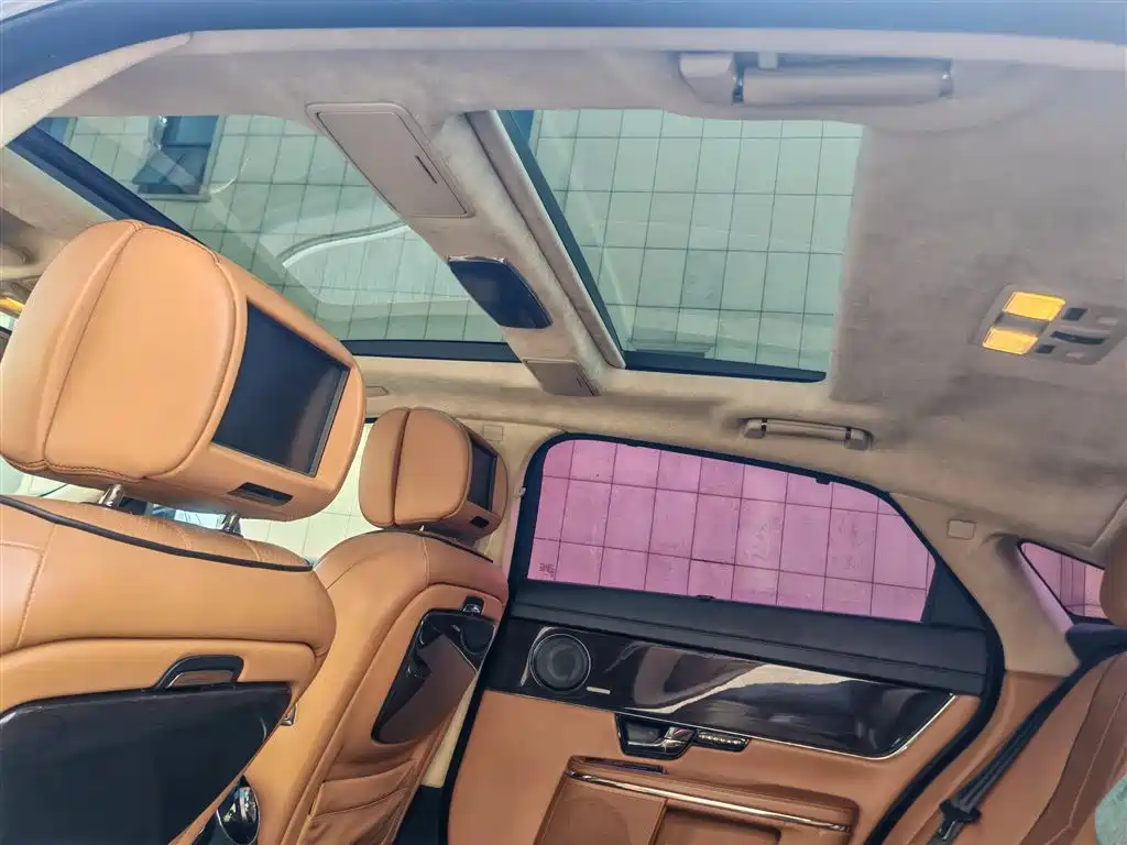 Jaguar XJ — миниатюра 12