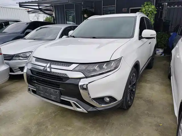 MITSUBISHI OUTLANDER 2019