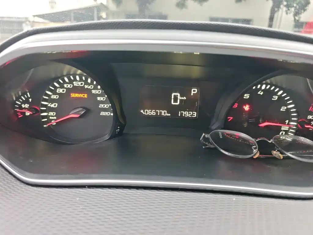 Peugeot 308 — миниатюра 7