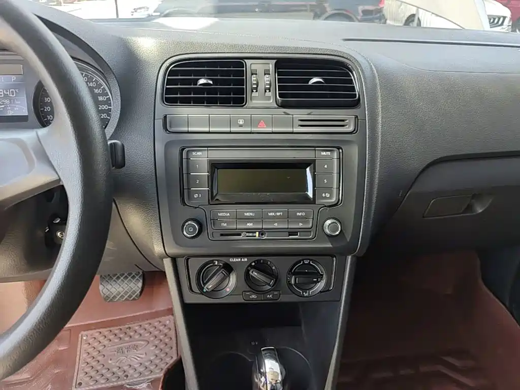 Volkswagen Polo — миниатюра 13