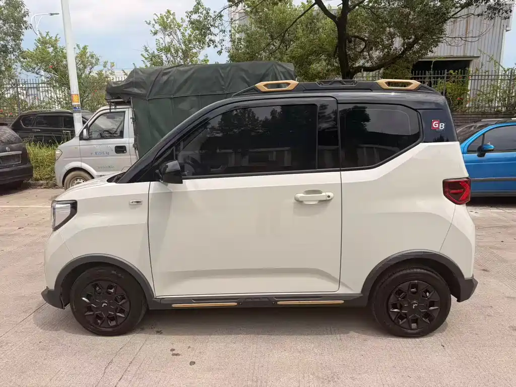 Wuling MINIEV — миниатюра 6