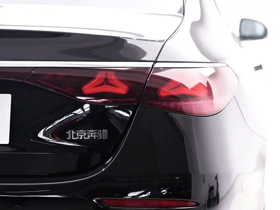 Mercedes-Benz E-Class — миниатюра 9