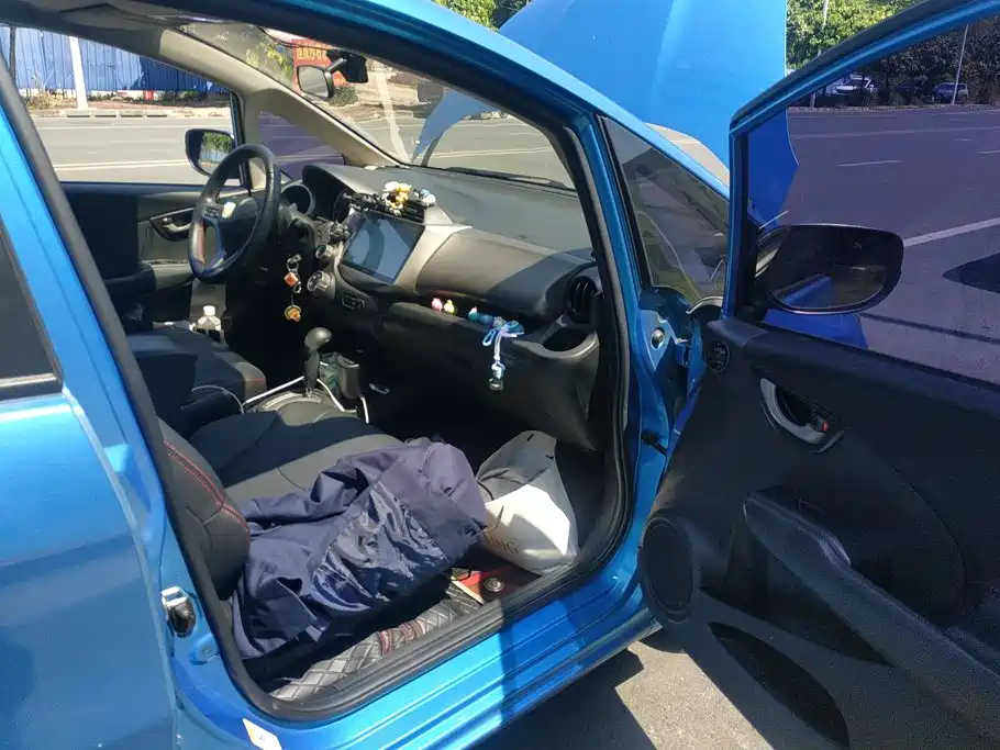 Honda Fit — миниатюра 8